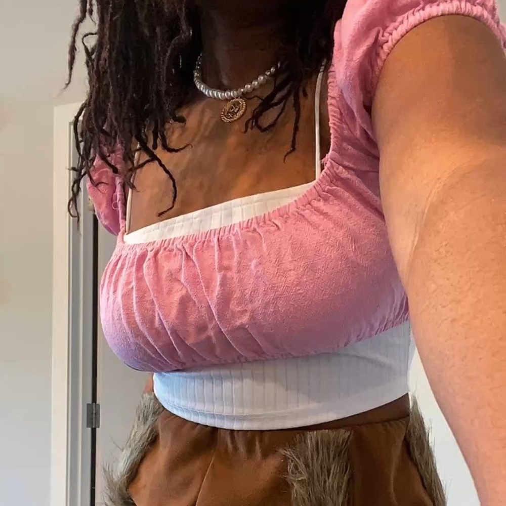 Cute Cropped Puff-Sleeve Open Back Top!